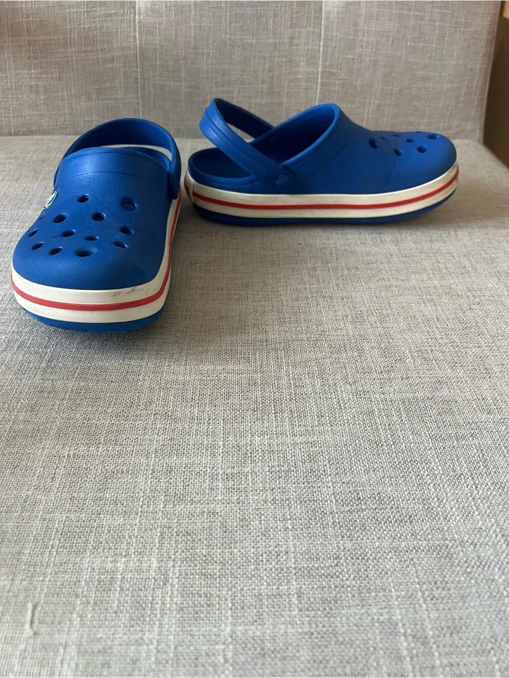 CROCS back button